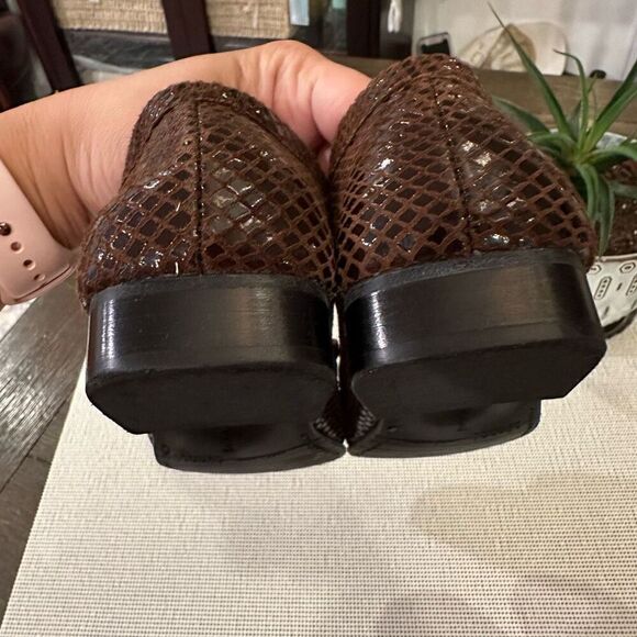 STUART‎ WEITZMAN Brown Python Embossed Comfy Leather Loafers Embellished sz 6.5M - Picture 9 of 9